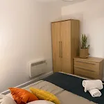 Luxury And Cosy Near Old Trafford M16 ,free Private Parking,fast Wi-fi,self Check-in Anytime Perfect For Late Arrivals, 5 Minutes To Old Trafford Stadium Manchester