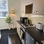 Luxury And Cosy Near Old Trafford M16 ,free Private Parking,fast Wi-fi,self Check-in Anytime Perfect For Late Arrivals, 5 Minutes To Old Trafford Stadium *