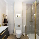 Luxury Spacious 3-bed Oasis Just 10 Mins From Centre With Free Parking Prázdninový dům *