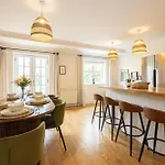 Luxury Spacious 3-bed Oasis Just 10 Mins From Centre With Free Parking Prázdninový dům Manchester