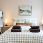 Luxury Spacious 3-bed Oasis Just 10 Mins From Centre With Free Parking *