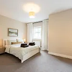 Luxury Spacious 3-bed Oasis Just 10 Mins From Centre With Free Parking * Manchester