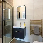 Luxury Spacious 3-bed Oasis Just 10 Mins From Centre With Free Parking * Manchester