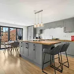 Guestready - Charming Retreat In Trafford