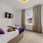 Semesterbostad Bright And Cosy 3-bedroom Near - Free Parking - Sleeps 6