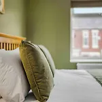 Guestready - Charming Retreat In Trafford Manchester