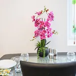 Semesterbostad Bright And Cosy 3-bedroom Near - Free Parking - Sleeps 6