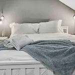 Konukevi Guestready - Charming Retreat In Trafford 4*