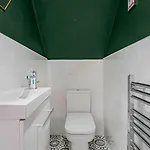 Guestready - Charming Retreat In Trafford 4*