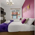 Bright And Cosy 3-bedroom Near - Free Parking - Sleeps 6 Semesterbostad