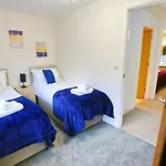 Modern 2 Bed House Close To Манчестер