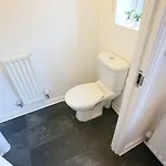 Modern 2 Bed House Close To * Манчестер