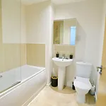 Modern 2 Bed House Close To Апартаменты Манчестер