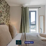 Luxury Retreat For 10 Short Lets & Serviced With Hot Tub And Spacious Garden Feriehus *