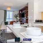 Luxury Retreat For 10 Short Lets & Serviced With Hot Tub And Spacious Garden Prázdninový dům