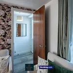 Luxury Retreat For 10 Short Lets & Serviced With Hot Tub And Spacious Garden Feriehus Manchester
