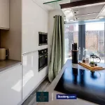 Luxury Retreat For 10 Short Lets & Serviced With Hot Tub And Spacious Garden