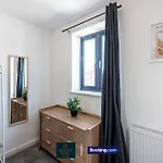 Feriehus Luxury Retreat For 10 Short Lets & Serviced With Hot Tub And Spacious Garden Manchester