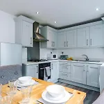 Ferienhaus Stylish - 5g Wifi - Free Off-road Parking - Sleeps 6 *