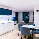 Modern 2 Bed Penthouse With Stunning Views In Center Lejlighed Manchester