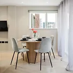 2 Bed Modern Flat, Castlefield, Citycentre, Parking, Self-checkin, Sleeps 4, Balcony, Wifi, Views Manchester