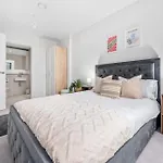 Center 28 Day Perks From May, Family And Business Travel Hideaway,parking, Walking Distance To Amenities Appartement *