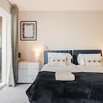 2 Bed Modern Flat, Castlefield, Citycentre, Parking, Self-checkin, Sleeps 4, Balcony, Wifi, Views Apartmán Manchester