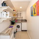 Modern 4 Bedroom Victorian Private Detached Close To Манчестер