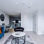 Apartament Stylish 1-bed Fast Wi-fi Easy Access To *
