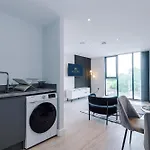 Stylish 1-bed Fast Wi-fi Easy Access To Apartament