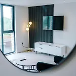 Apartament Stylish 1-bed Fast Wi-fi Easy Access To *