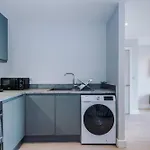 Stylish 1-bed Fast Wi-fi Easy Access To