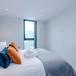 Stylish 1-bed Fast Wi-fi Easy Access To