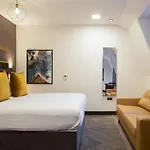 Roomzzz Victoria Appart hôtel 4*