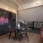 Roomzzz Victoria 4* Manchester