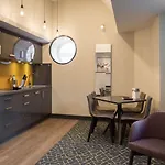 Roomzzz Victoria 4* Manchester