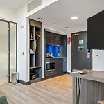 Appart hôtel Roomzzz Victoria 4*
