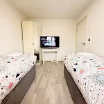 Great House Close To The Arena בית נופש *