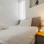 Haven - Coop Live - Etihad - Sleeps 9 - Free Parking *