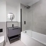 Joyful Group - Warm 2 Bed Ensuite Near Centre And Old Trafford マンチェスター