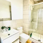 1 Bed Old Trafford Flat Free Parking Lejlighed