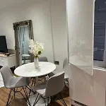 Apartment Stylish 2-bed By Cente