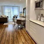 Stylish 2-bed By Cente