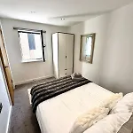 Stylish 2-bed By Cente * Manchester