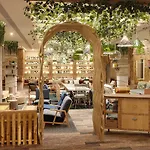 Treehouse فندق