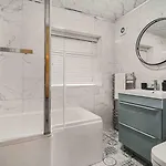 Guestready - Charming Retreat With Private Patio Konukevi 4*