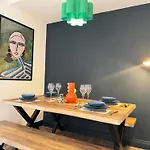 Family & Pet-friendly 5pp, Parking, 20 Min To Manchester