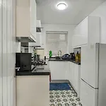 Konukevi Guestready - Charming Retreat With Private Patio 4*