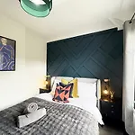 Family & Pet-friendly 5pp, Parking, 20 Min To Manchester