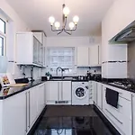 Oldtrafford - Sleeps 6 - Free Parking - Free Wifi Manchester